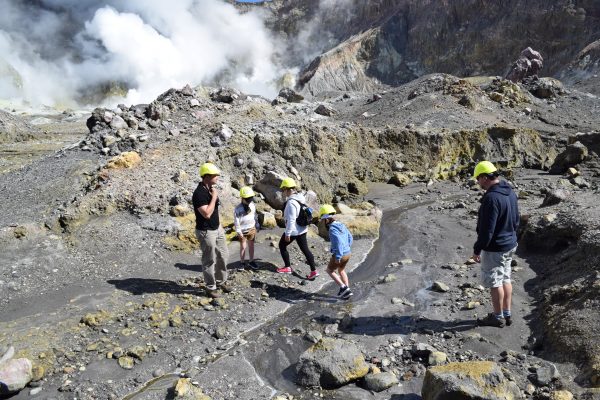 Volcanic-landing-walking-helicopter-tour-White-Island